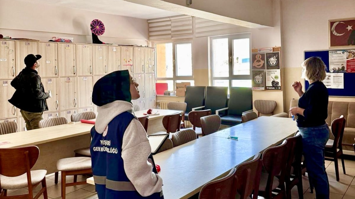 Yaşanan deprem sonrasında Çevre, Şehircilik ve İklim Değişikliği Bakanlığı çalışanları, okulumuzda hasar tespit incelemesi yapmış ve herhangi bir hasar tespit edilmemiştir.