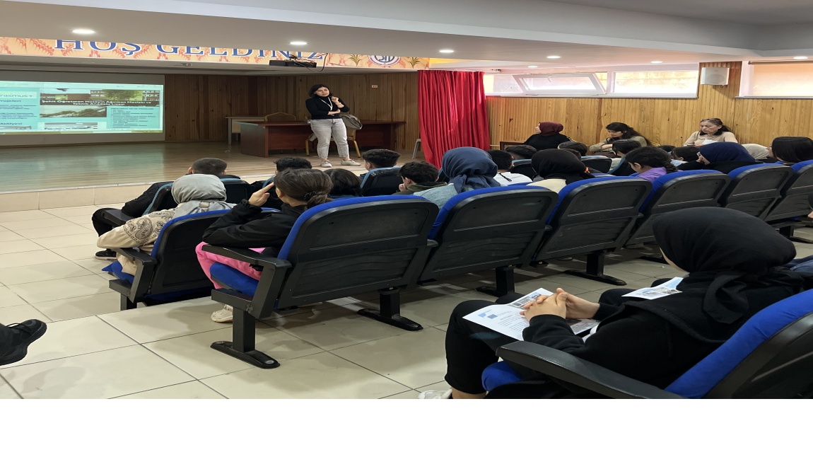Öğrencilerimize üst öğrenim kurumu tanıtım semineri verilmiştir.